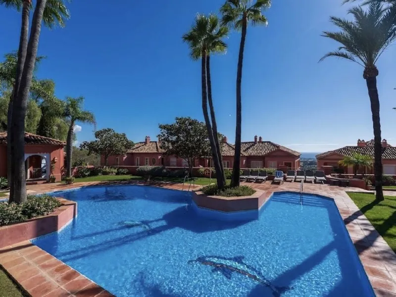 Located in the prestigious urbanisation of Monte Halcones, this stylish, fully renovated townhouse offers the perfect blend of modern design, comfort, and prime location. Set within one of Benahavís' most sought-after residential areas, the property enjoy