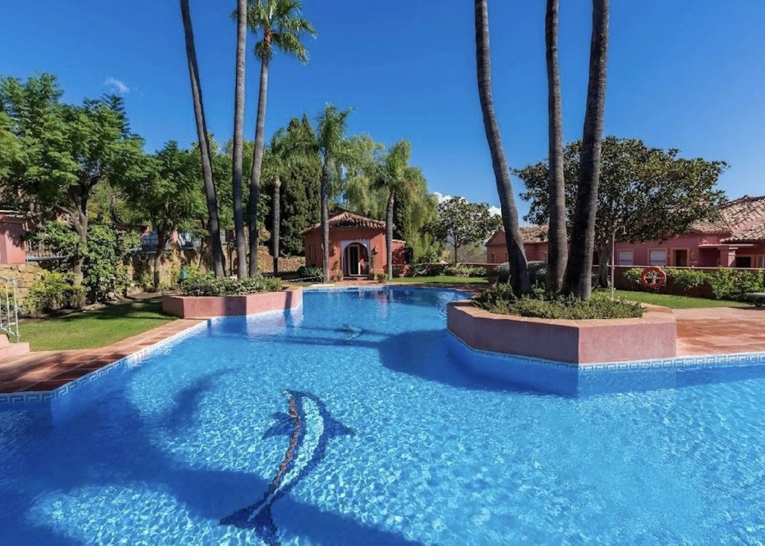 Located in the prestigious urbanisation of Monte Halcones, this stylish, fully renovated townhouse offers the perfect blend of modern design, comfort, and prime location. Set within one of Benahavís' most sought-after residential areas, the property enjoy