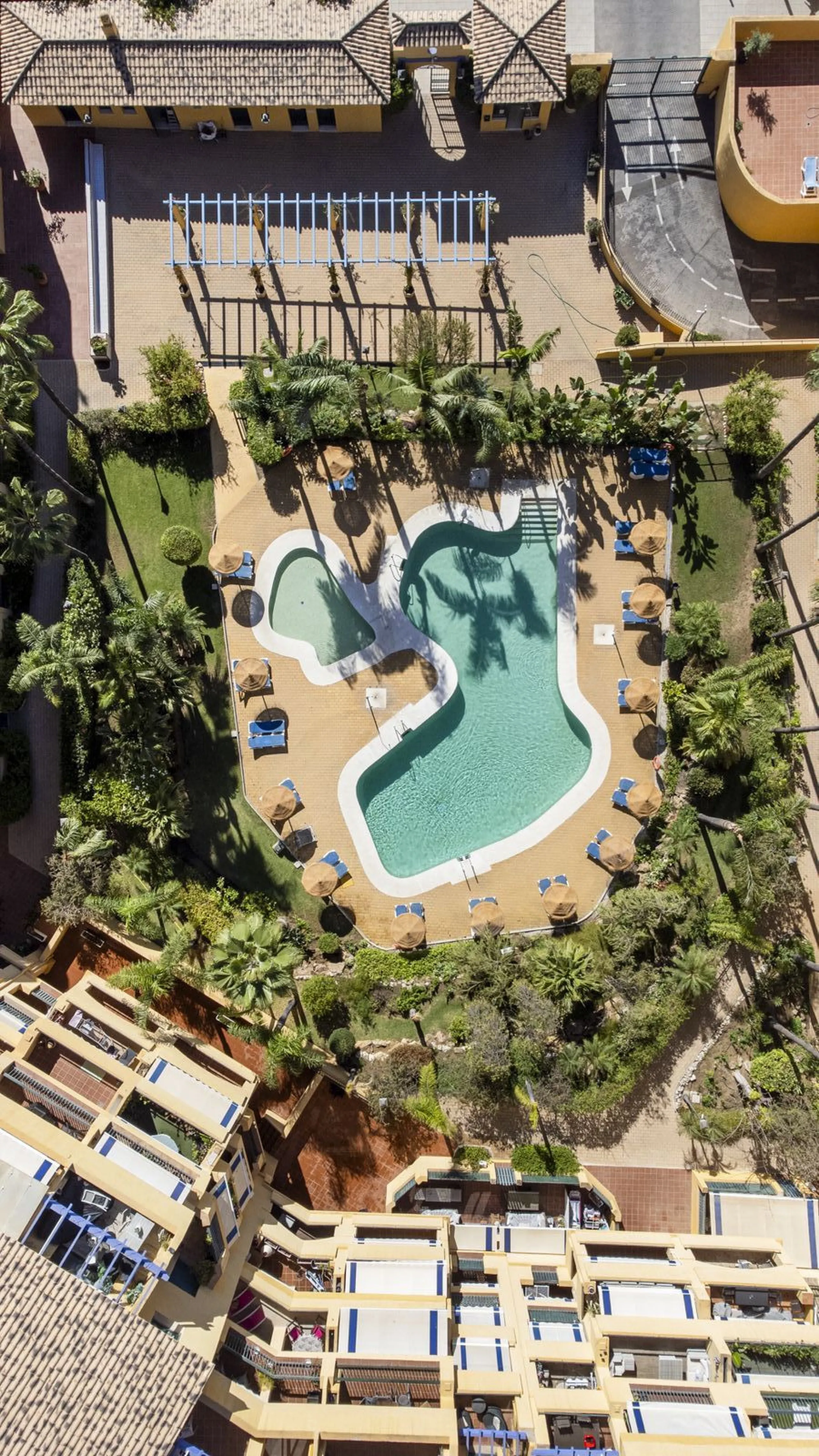 The property is located beachside San Pedro de Alcantara and set within one of the most sought-after areas of the Costa Del Sol. New to the market, we are offering this spacious 2 bedroom apartment for sale which sits on the third floor of the well secure
