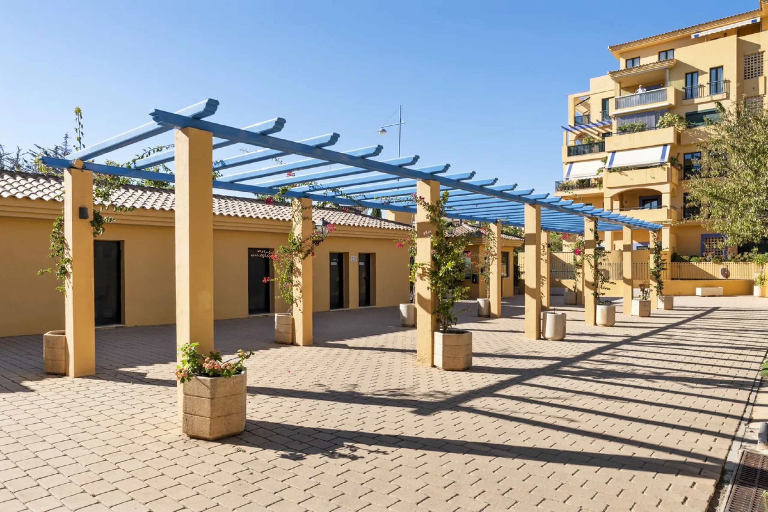 The property is located beachside San Pedro de Alcantara and set within one of the most sought-after areas of the Costa Del Sol. New to the market, we are offering this spacious 2 bedroom apartment for sale which sits on the third floor of the well secure