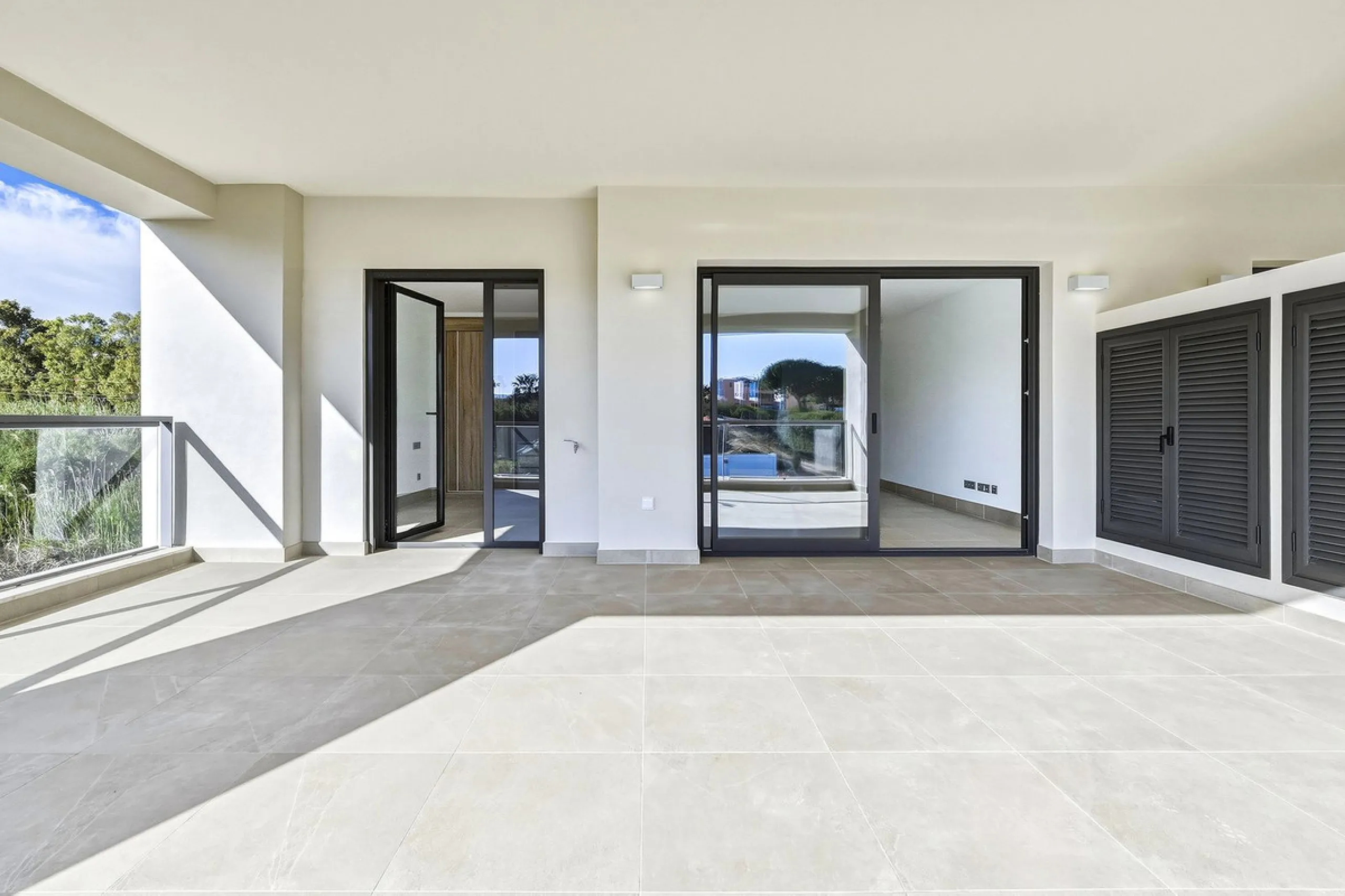 Modern 3-Bedroom Corner Apartment with West Orientation in Casares Beach