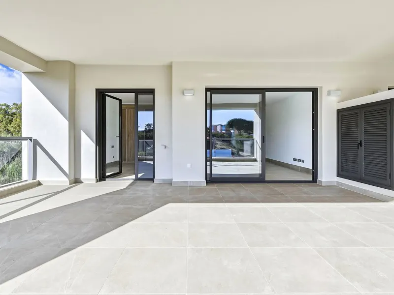 Modern 3-Bedroom Corner Apartment with West Orientation in Casares Beach