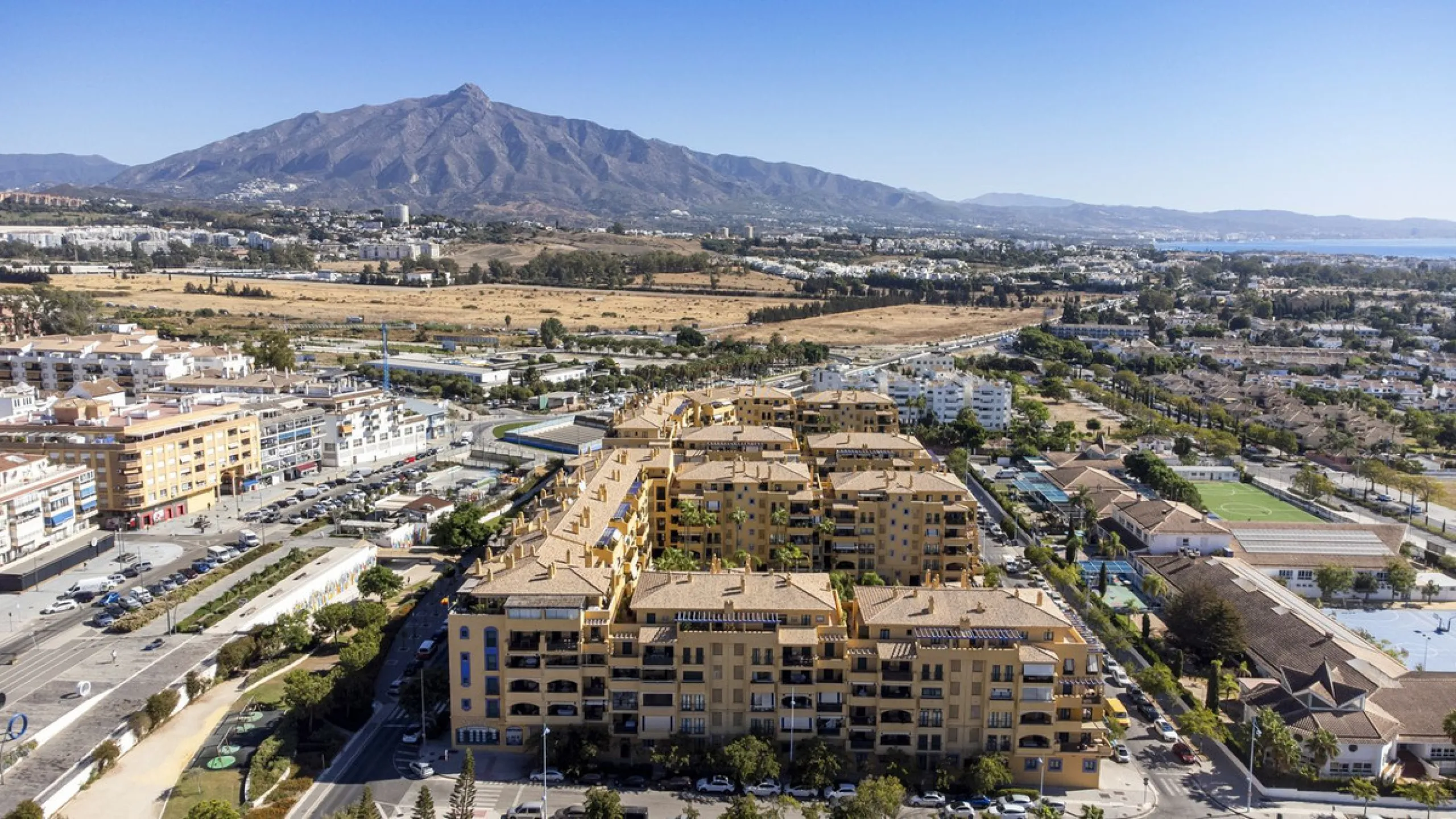 The property is located beachside San Pedro de Alcantara and set within one of the most sought-after areas of the Costa Del Sol. New to the market, we are offering this spacious 2 bedroom apartment for sale which sits on the third floor of the well secure