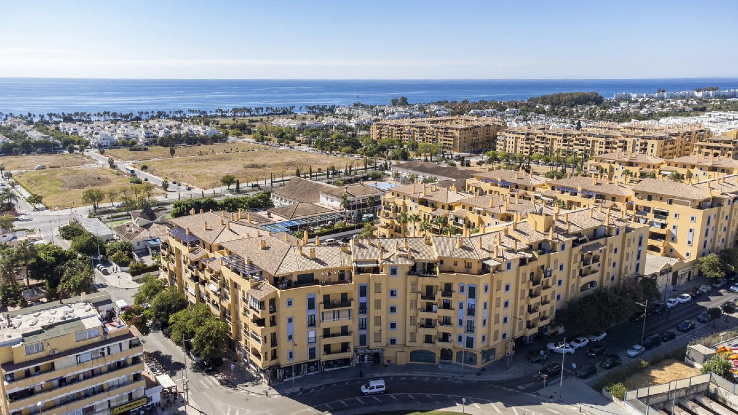 The property is located beachside San Pedro de Alcantara and set within one of the most sought-after areas of the Costa Del Sol. New to the market, we are offering this spacious 2 bedroom apartment for sale which sits on the third floor of the well secure