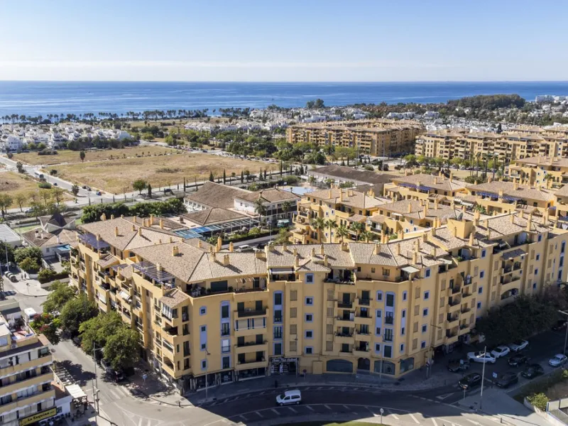 The property is located beachside San Pedro de Alcantara and set within one of the most sought-after areas of the Costa Del Sol. New to the market, we are offering this spacious 2 bedroom apartment for sale which sits on the third floor of the well secure
