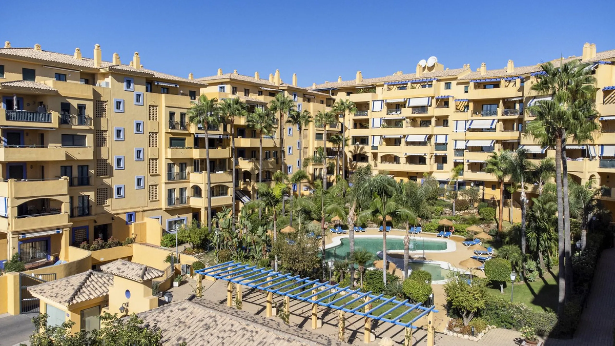 The property is located beachside San Pedro de Alcantara and set within one of the most sought-after areas of the Costa Del Sol. New to the market, we are offering this spacious 2 bedroom apartment for sale which sits on the third floor of the well secure