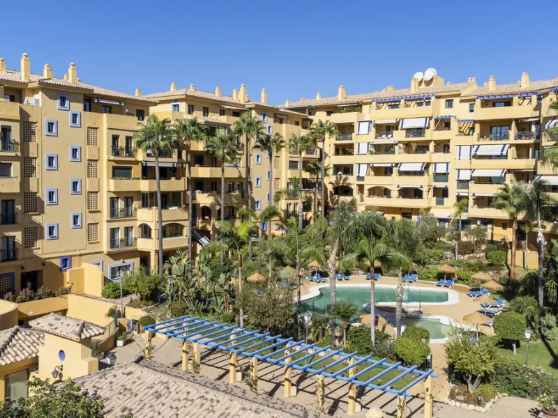 The property is located beachside San Pedro de Alcantara and set within one of the most sought-after areas of the Costa Del Sol. New to the market, we are offering this spacious 2 bedroom apartment for sale which sits on the third floor of the well secure