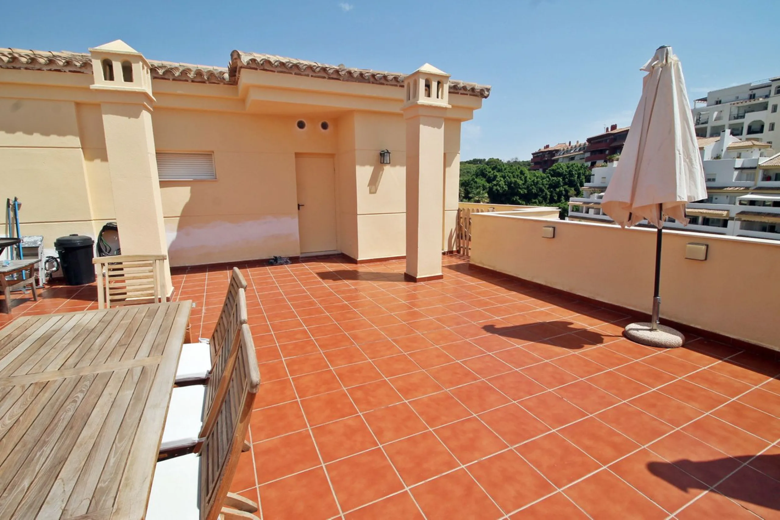 Apartment - Penthouse в продаже в Benalmadena, Málaga. В доме 3 спален и 2 ванных комнат. Площадь дома 115 м²