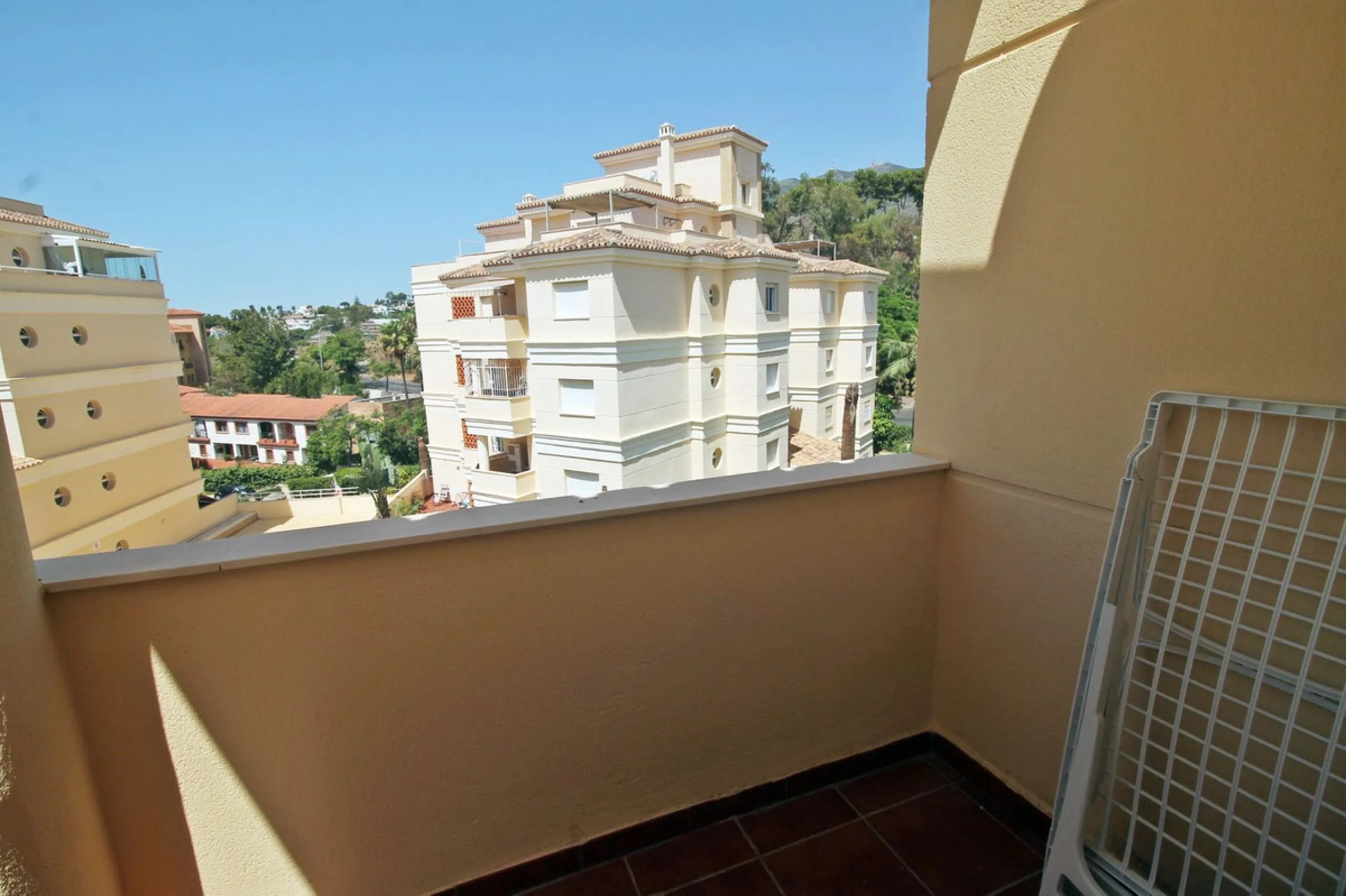 Apartment - Penthouse в продаже в Benalmadena, Málaga. В доме 3 спален и 2 ванных комнат. Площадь дома 115 м²