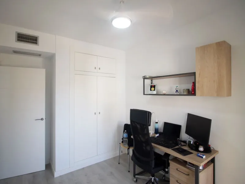 Apartment - Penthouse в продаже в Benalmadena, Málaga. В доме 3 спален и 2 ванных комнат. Площадь дома 115 м²