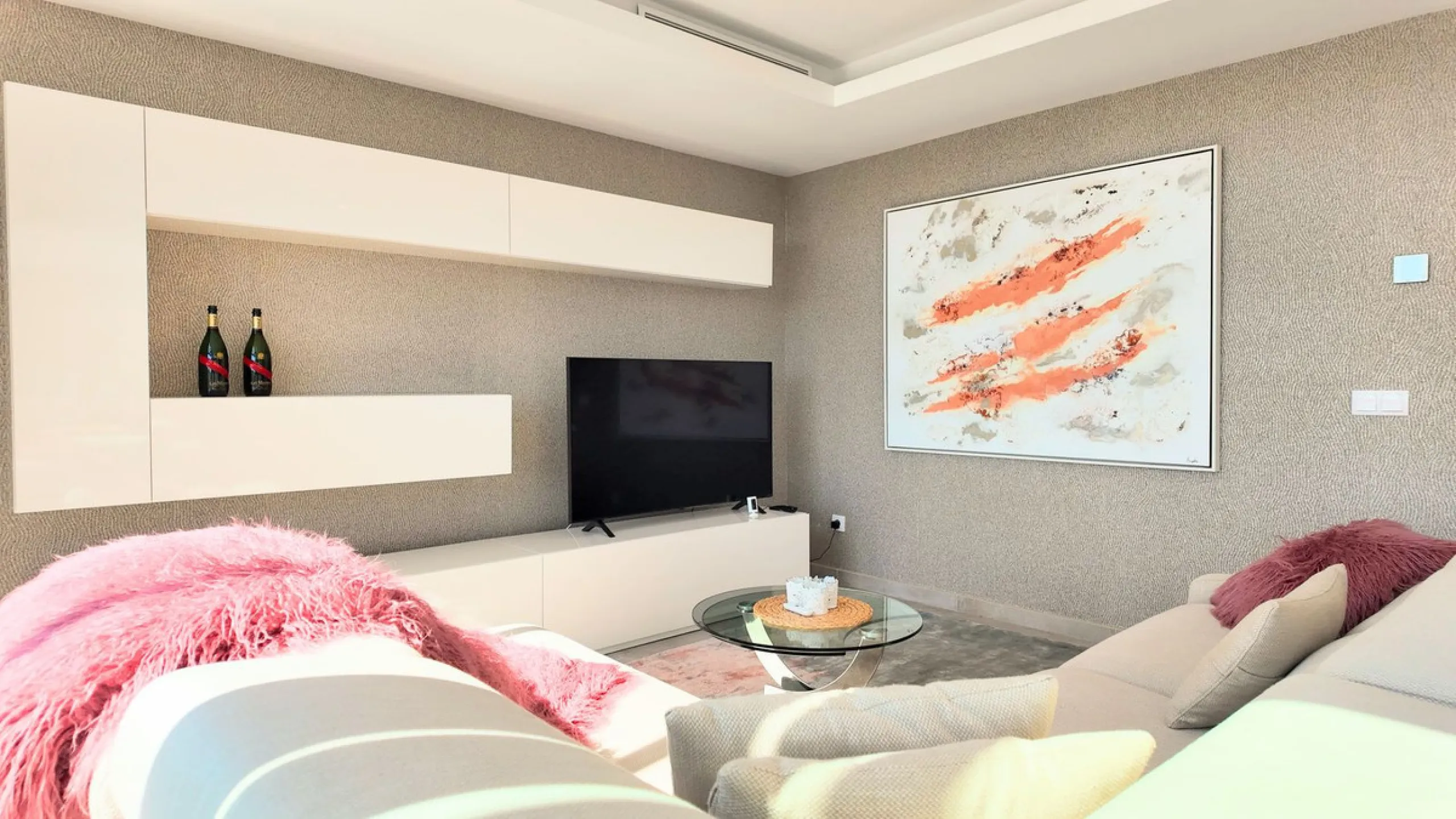 Stylish 2-bedroom apartment in Syzygy The Residences – ready to move in