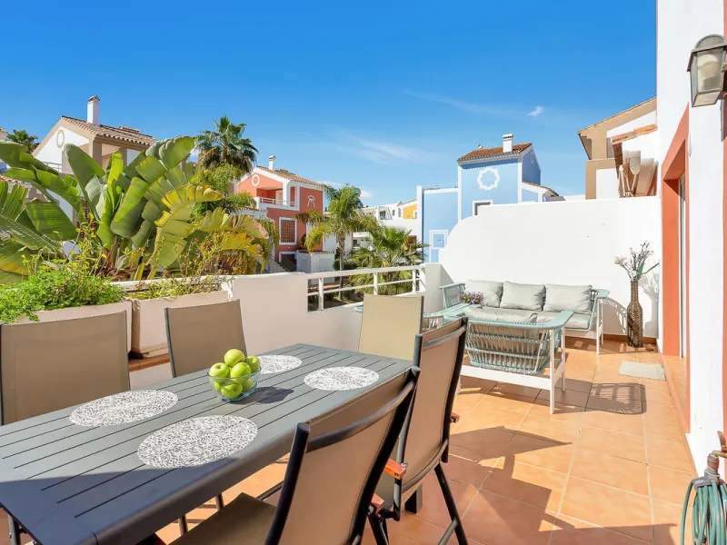 Stunning south-west facing duplex penthouse in charming Cortijo del Mar on the New Golden Mile, Estepona. This renowned resort like community allows holiday rentals and the property comes with valid Tourist Licence for maximum convenience.