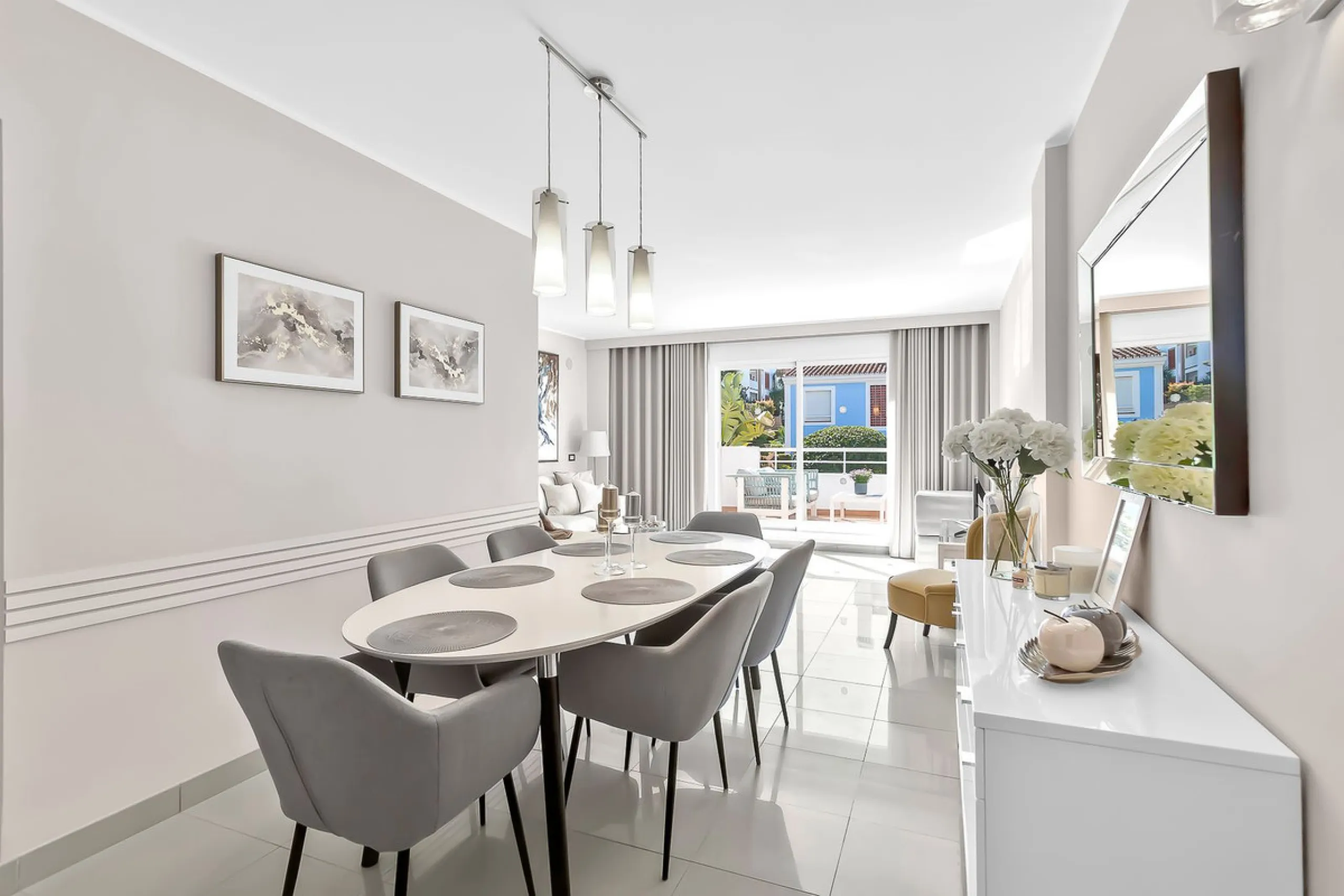 Stunning south-west facing duplex penthouse in charming Cortijo del Mar on the New Golden Mile, Estepona. This renowned resort like community allows holiday rentals and the property comes with valid Tourist Licence for maximum convenience.