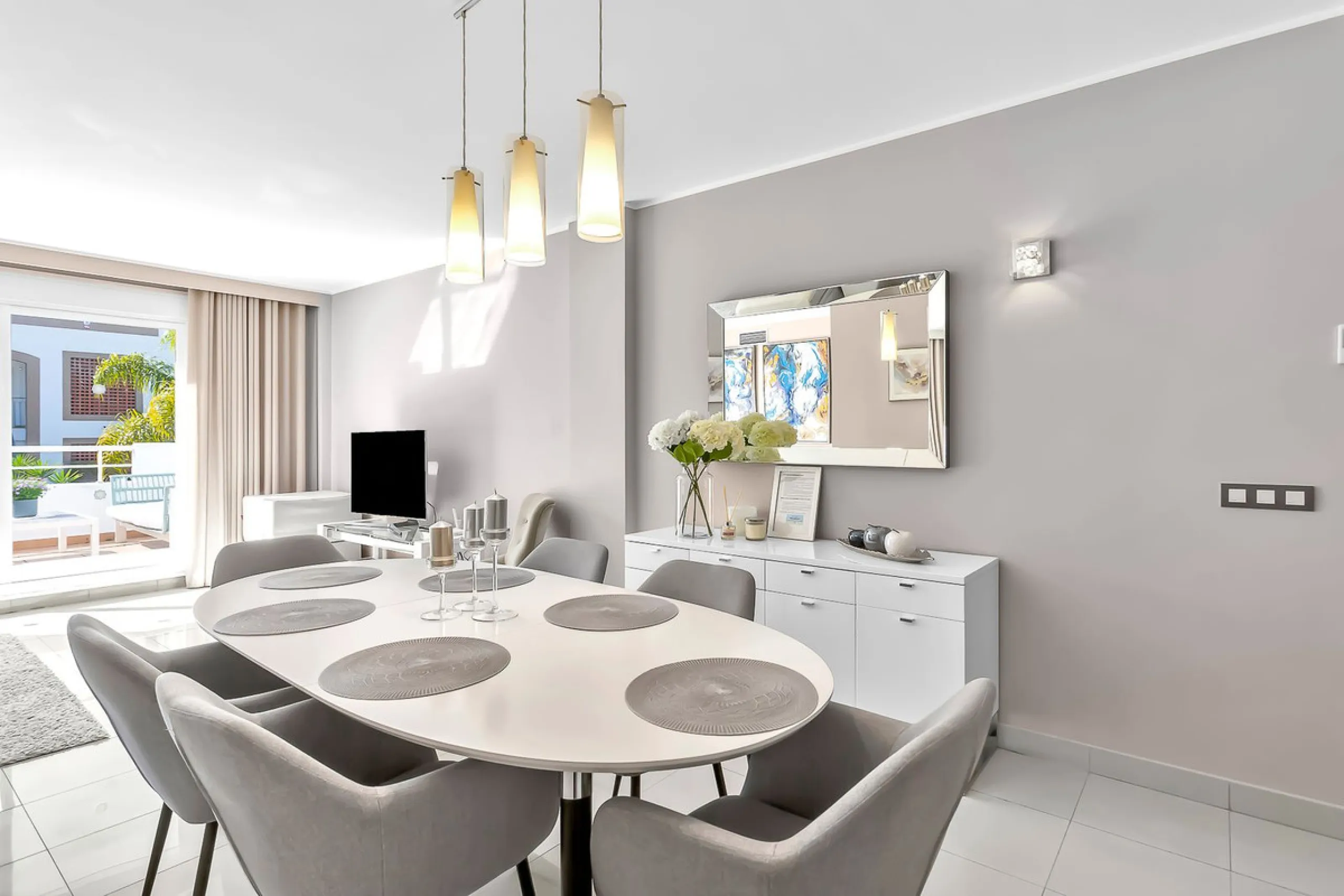 Stunning south-west facing duplex penthouse in charming Cortijo del Mar on the New Golden Mile, Estepona. This renowned resort like community allows holiday rentals and the property comes with valid Tourist Licence for maximum convenience.