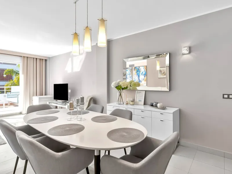 Stunning south-west facing duplex penthouse in charming Cortijo del Mar on the New Golden Mile, Estepona. This renowned resort like community allows holiday rentals and the property comes with valid Tourist Licence for maximum convenience.