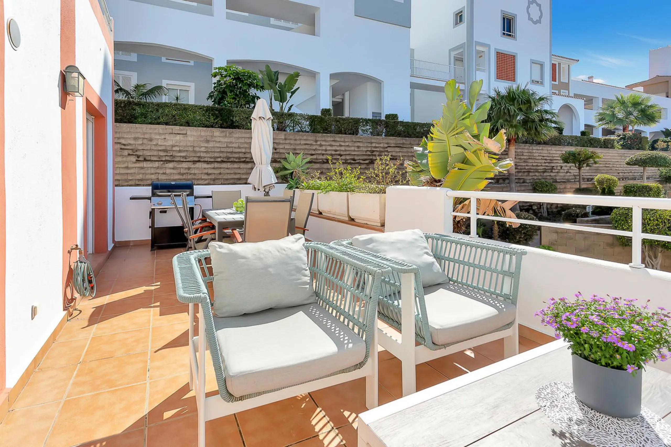Stunning south-west facing duplex penthouse in charming Cortijo del Mar on the New Golden Mile, Estepona. This renowned resort like community allows holiday rentals and the property comes with valid Tourist Licence for maximum convenience.