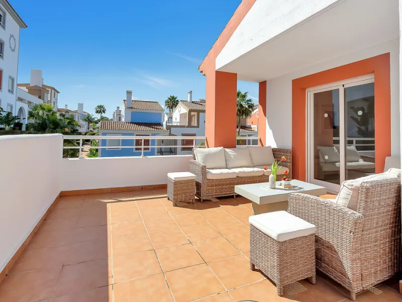 Stunning south-west facing duplex penthouse in charming Cortijo del Mar on the New Golden Mile, Estepona. This renowned resort like community allows holiday rentals and the property comes with valid Tourist Licence for maximum convenience.