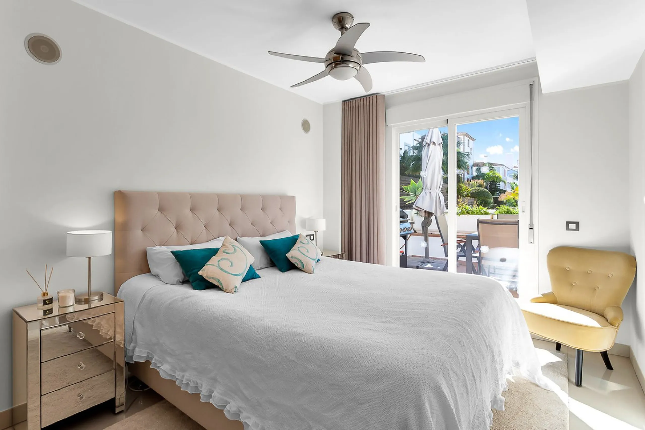 Stunning south-west facing duplex penthouse in charming Cortijo del Mar on the New Golden Mile, Estepona. This renowned resort like community allows holiday rentals and the property comes with valid Tourist Licence for maximum convenience.