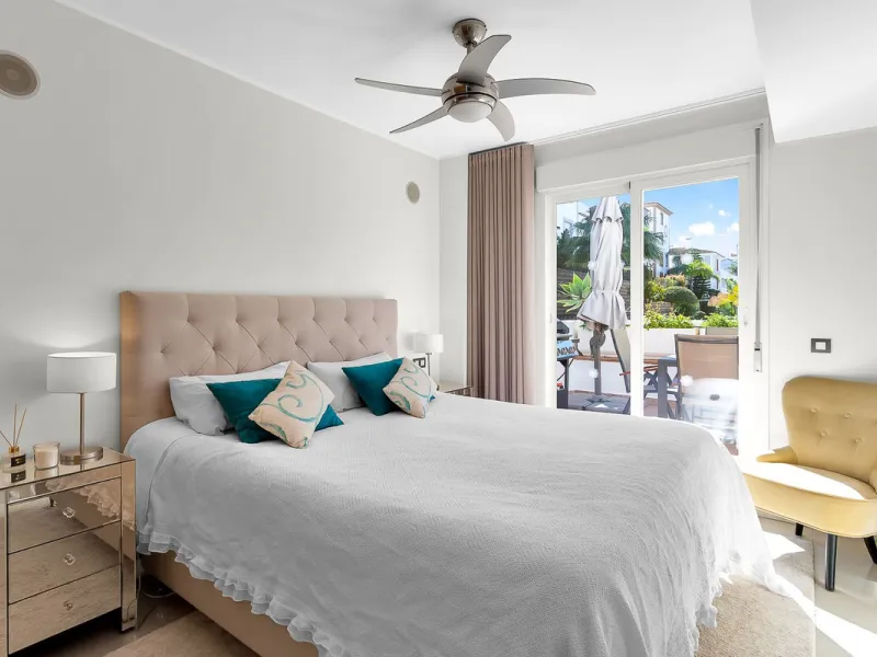 Stunning south-west facing duplex penthouse in charming Cortijo del Mar on the New Golden Mile, Estepona. This renowned resort like community allows holiday rentals and the property comes with valid Tourist Licence for maximum convenience.