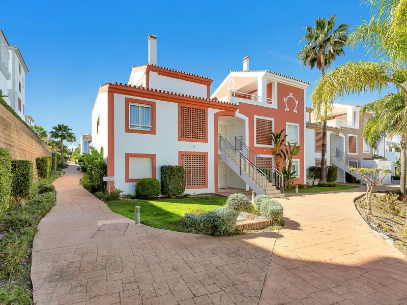 Stunning south-west facing duplex penthouse in charming Cortijo del Mar on the New Golden Mile, Estepona. This renowned resort like community allows holiday rentals and the property comes with valid Tourist Licence for maximum convenience.