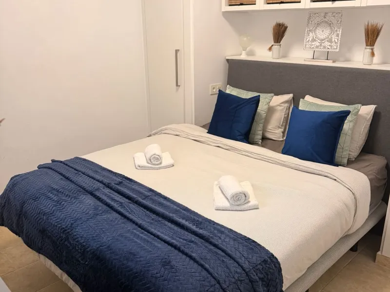 Two beautiful one-bedroom apartments, fully renovated and furnished with sustainable, luxurious furniture. These two apartments share a spacious staircase with their own front door, making them ideal for both short-term and long-term rentals. Both apartme