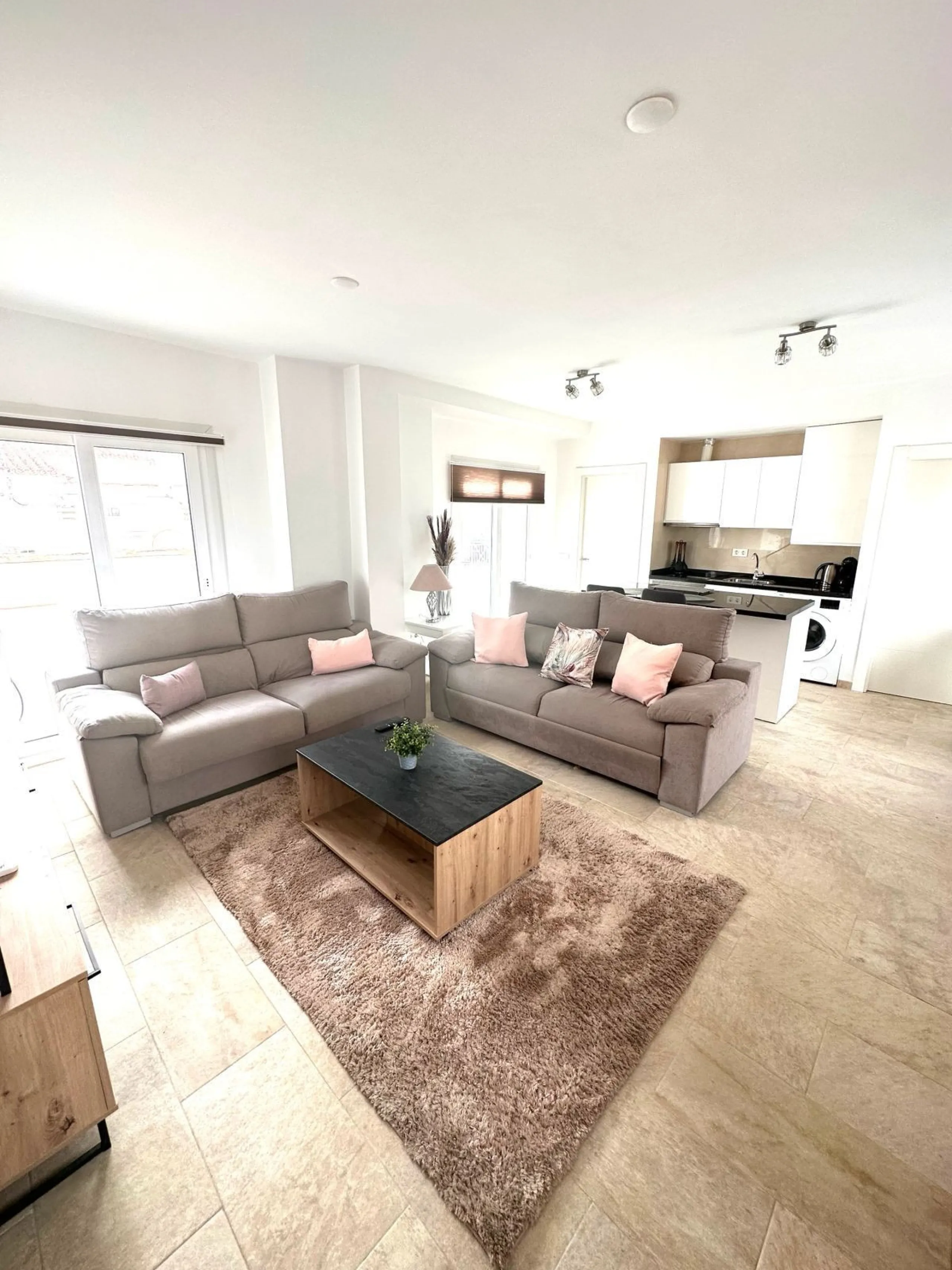 Two beautiful one-bedroom apartments, fully renovated and furnished with sustainable, luxurious furniture. These two apartments share a spacious staircase with their own front door, making them ideal for both short-term and long-term rentals. Both apartme