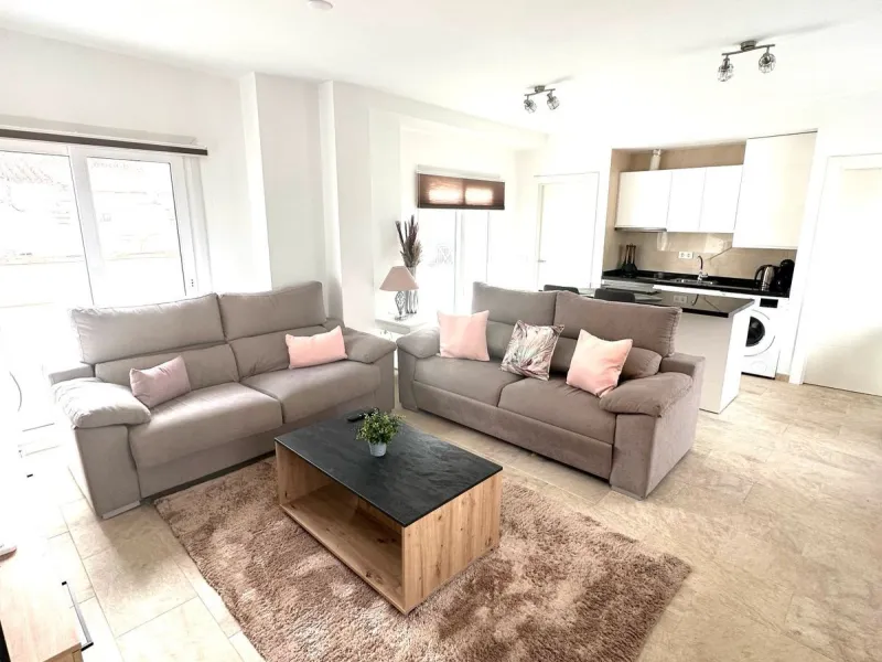 Two beautiful one-bedroom apartments, fully renovated and furnished with sustainable, luxurious furniture. These two apartments share a spacious staircase with their own front door, making them ideal for both short-term and long-term rentals. Both apartme