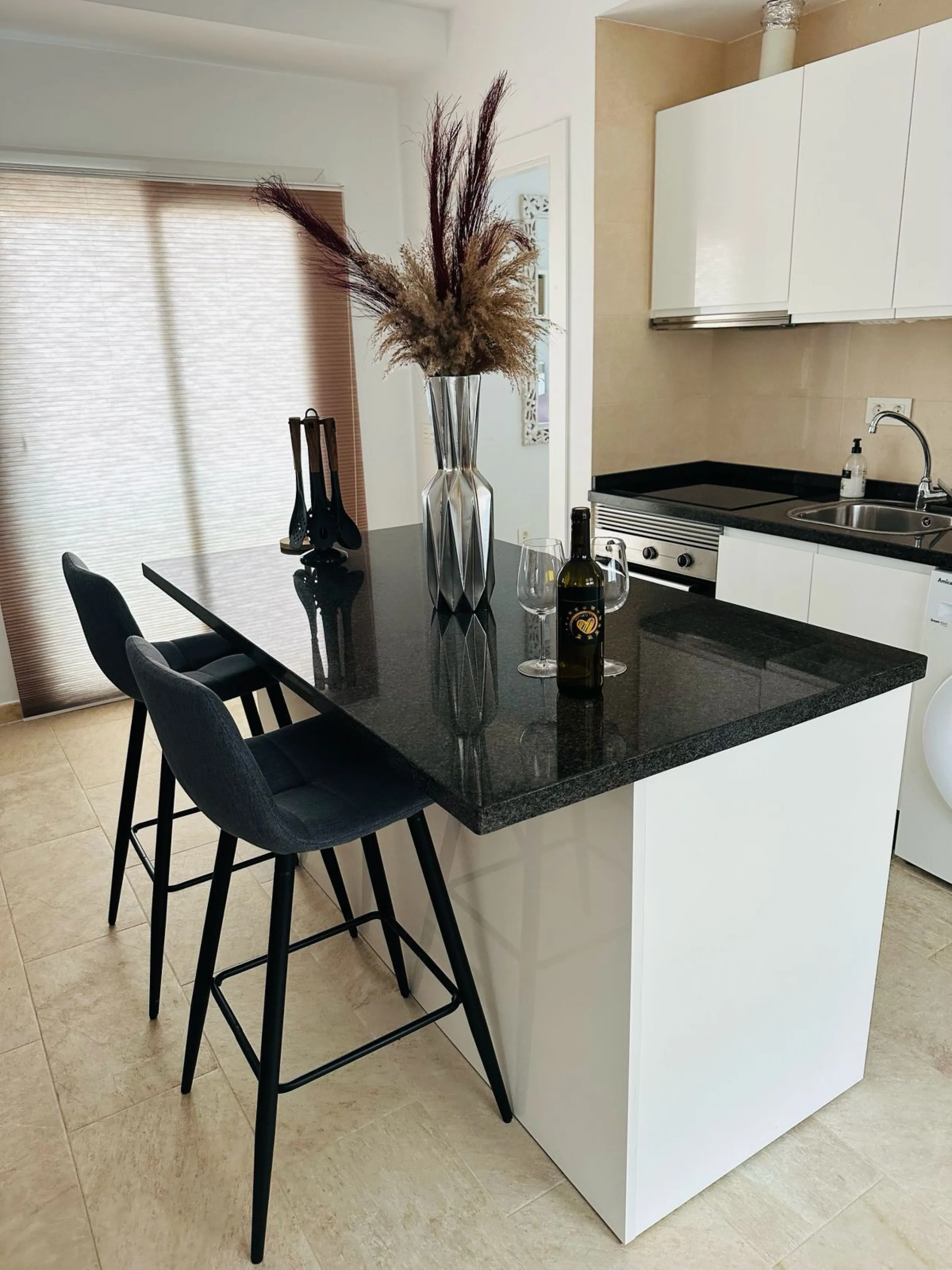 Two beautiful one-bedroom apartments, fully renovated and furnished with sustainable, luxurious furniture. These two apartments share a spacious staircase with their own front door, making them ideal for both short-term and long-term rentals. Both apartme