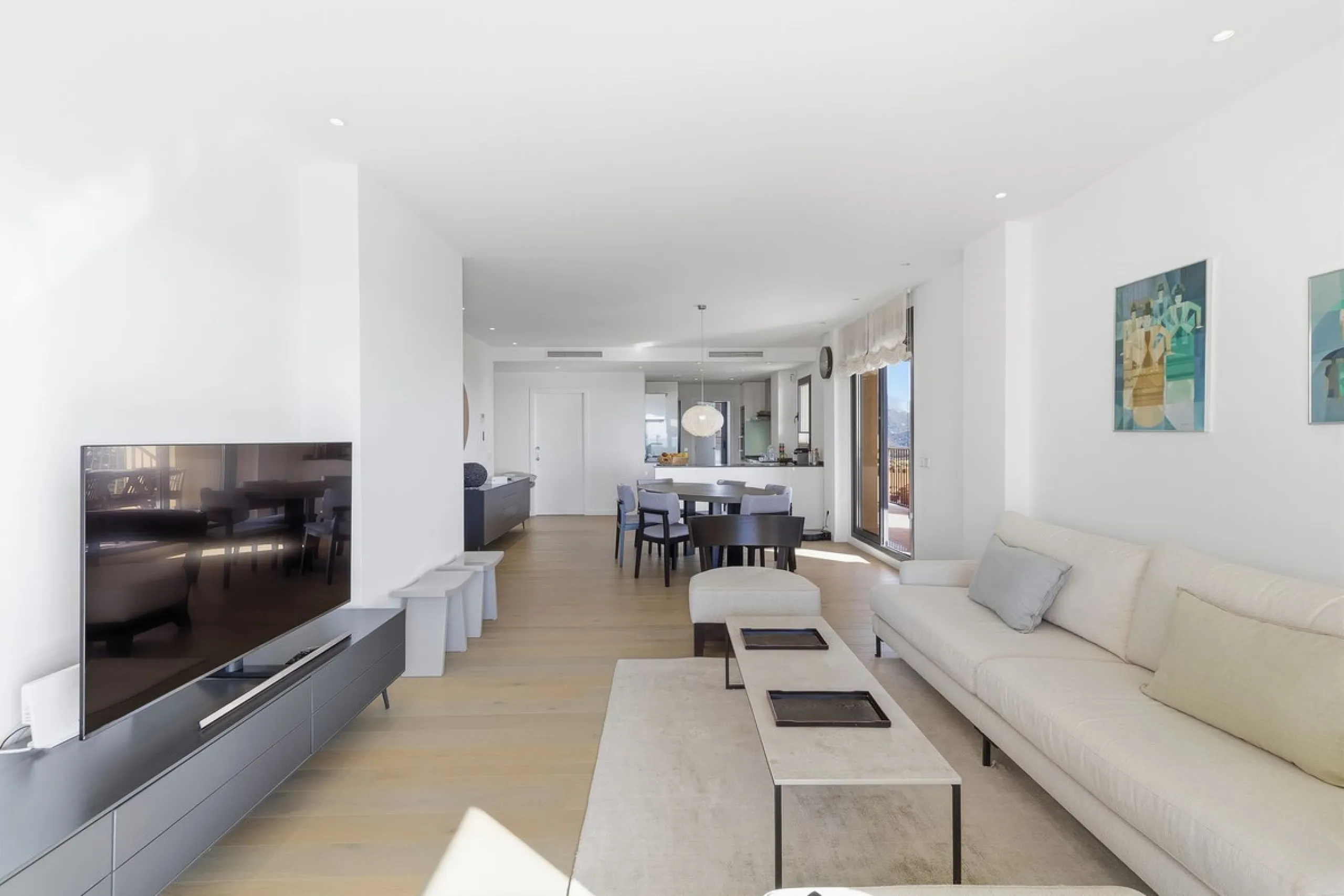 Set within one of the two newest blocks in La Hacienda del Señorío de Cifuentes, this middle-floor, corner apartment offers an exceptional combination of privacy, light, and truly outstanding views.