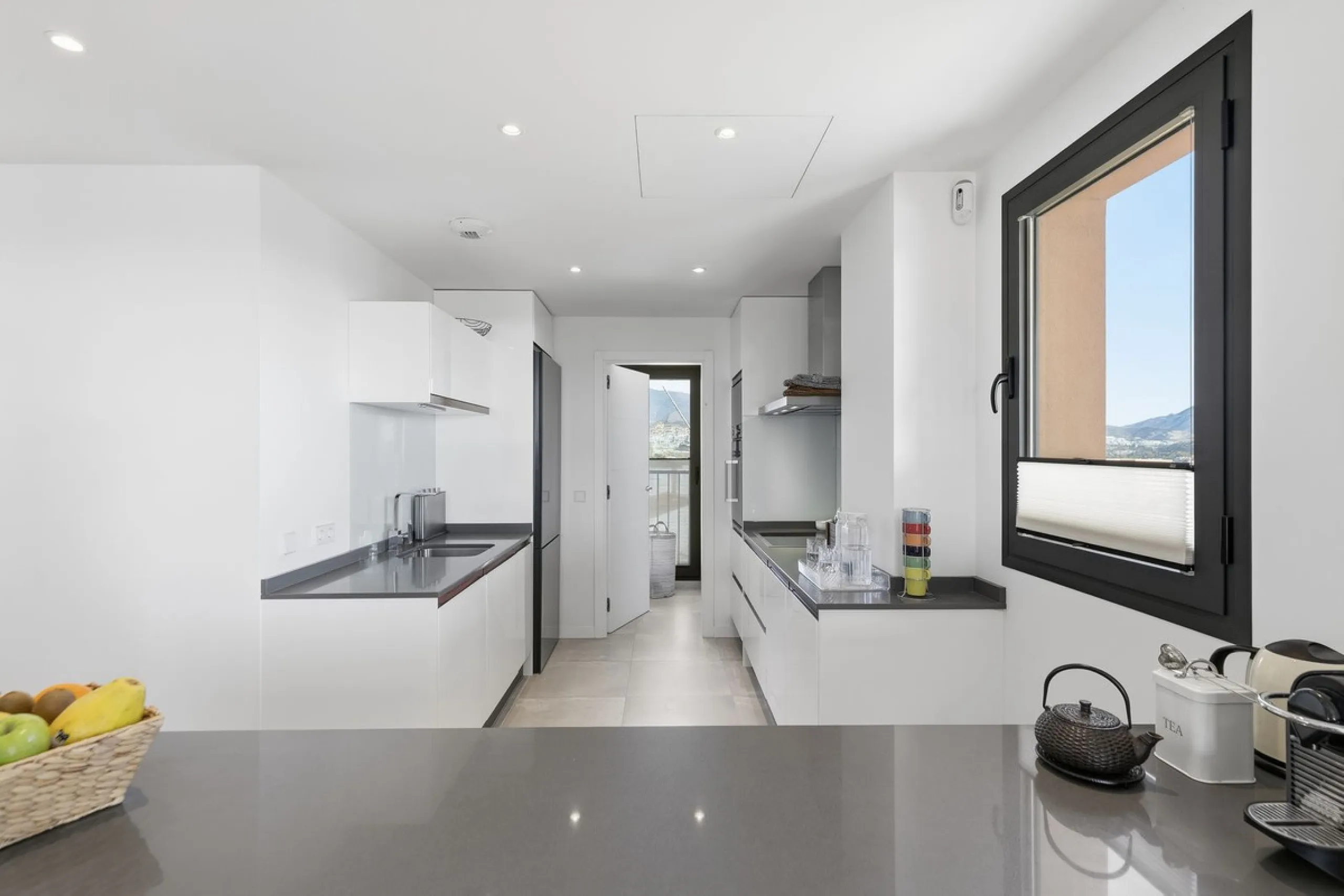 Set within one of the two newest blocks in La Hacienda del Señorío de Cifuentes, this middle-floor, corner apartment offers an exceptional combination of privacy, light, and truly outstanding views.