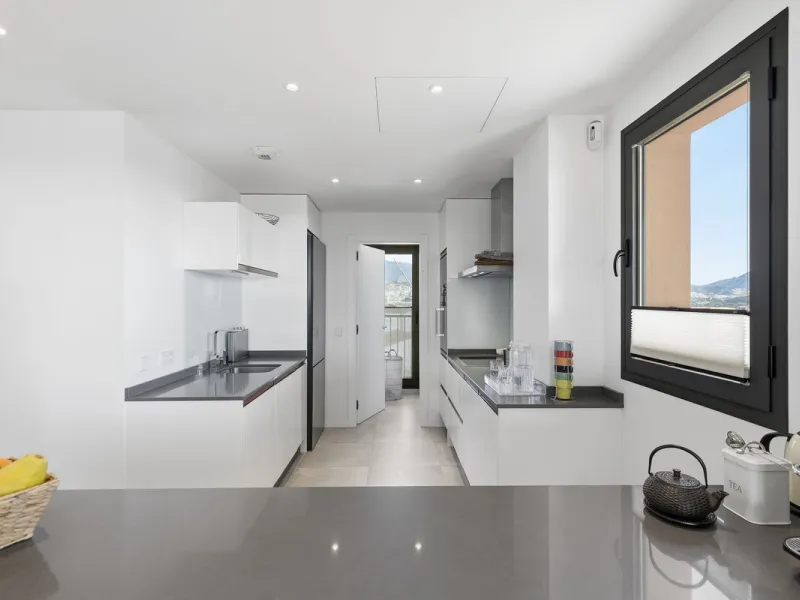Set within one of the two newest blocks in La Hacienda del Señorío de Cifuentes, this middle-floor, corner apartment offers an exceptional combination of privacy, light, and truly outstanding views.