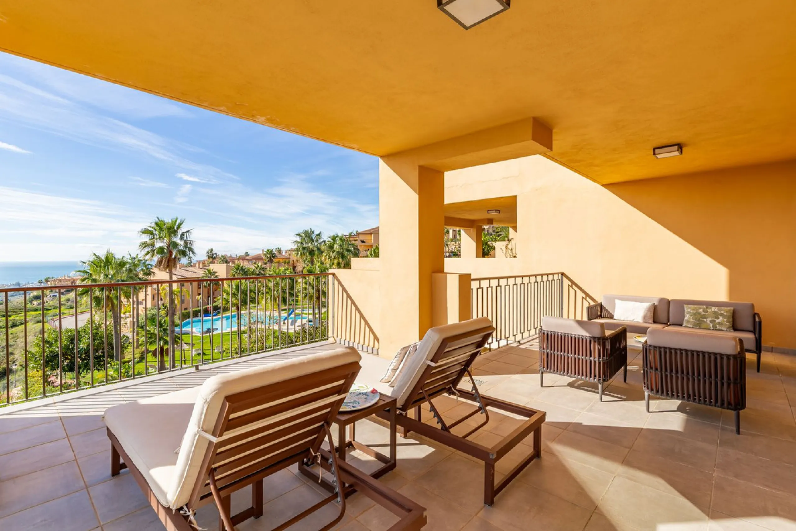 Set within one of the two newest blocks in La Hacienda del Señorío de Cifuentes, this middle-floor, corner apartment offers an exceptional combination of privacy, light, and truly outstanding views.