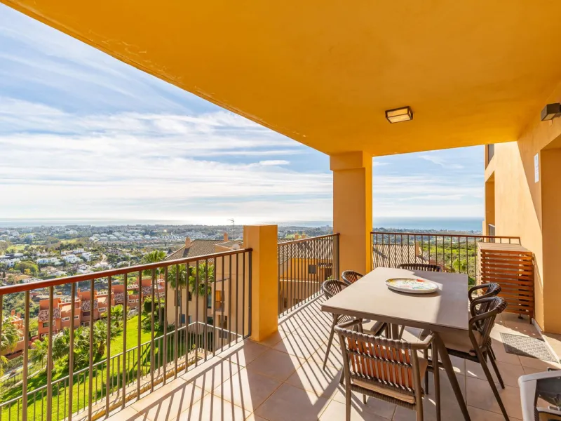 Set within one of the two newest blocks in La Hacienda del Señorío de Cifuentes, this middle-floor, corner apartment offers an exceptional combination of privacy, light, and truly outstanding views.