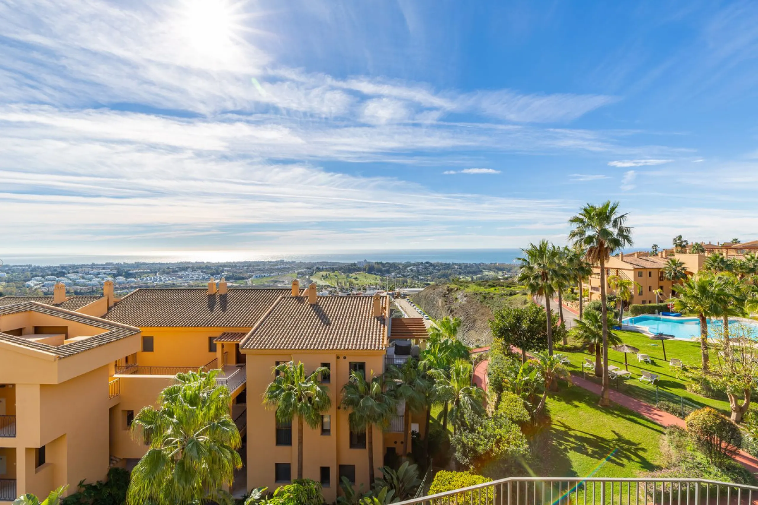 Set within one of the two newest blocks in La Hacienda del Señorío de Cifuentes, this middle-floor, corner apartment offers an exceptional combination of privacy, light, and truly outstanding views.