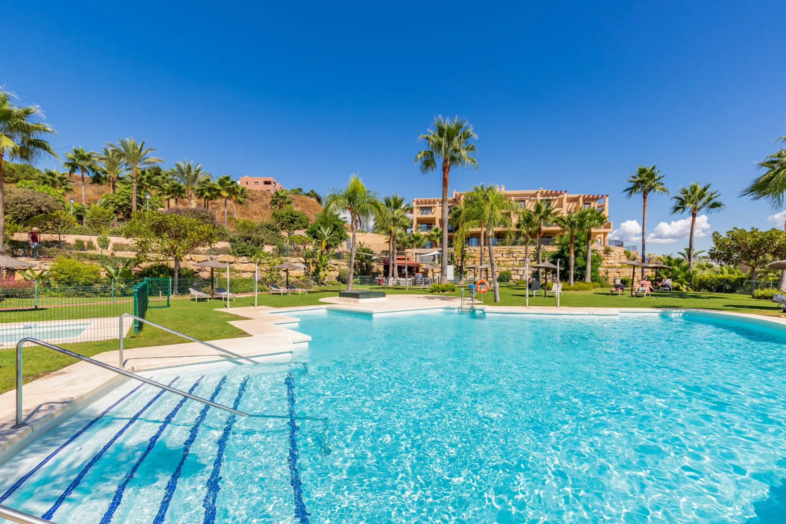 Set within one of the two newest blocks in La Hacienda del Señorío de Cifuentes, this middle-floor, corner apartment offers an exceptional combination of privacy, light, and truly outstanding views.