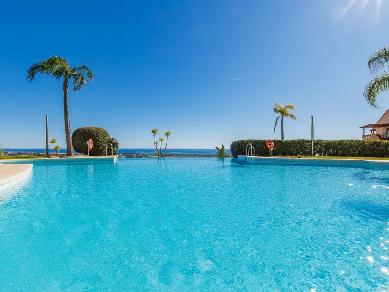 Set within one of the two newest blocks in La Hacienda del Señorío de Cifuentes, this middle-floor, corner apartment offers an exceptional combination of privacy, light, and truly outstanding views.