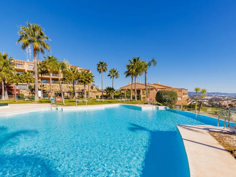 Set within one of the two newest blocks in La Hacienda del Señorío de Cifuentes, this middle-floor, corner apartment offers an exceptional combination of privacy, light, and truly outstanding views.