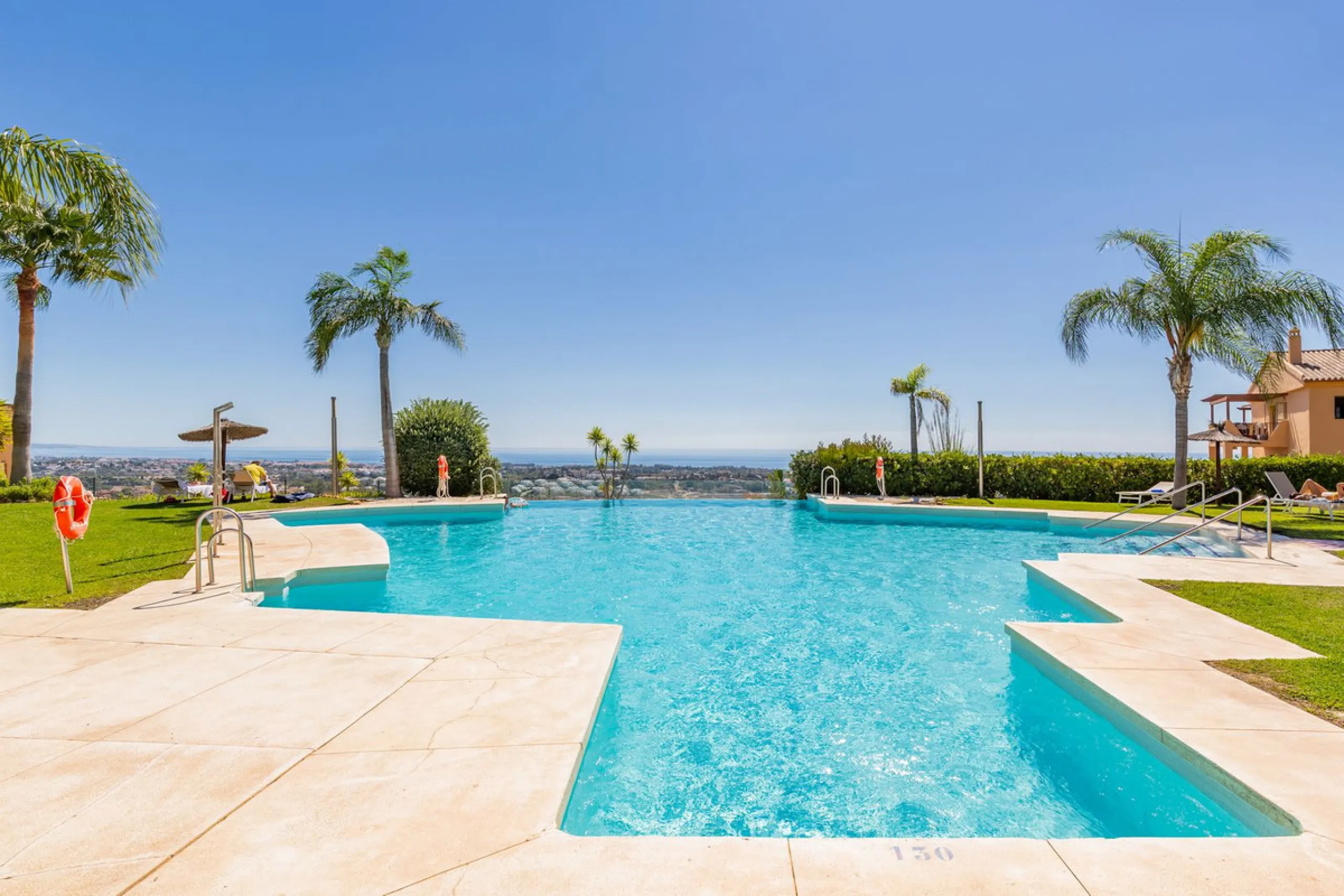 Set within one of the two newest blocks in La Hacienda del Señorío de Cifuentes, this middle-floor, corner apartment offers an exceptional combination of privacy, light, and truly outstanding views.