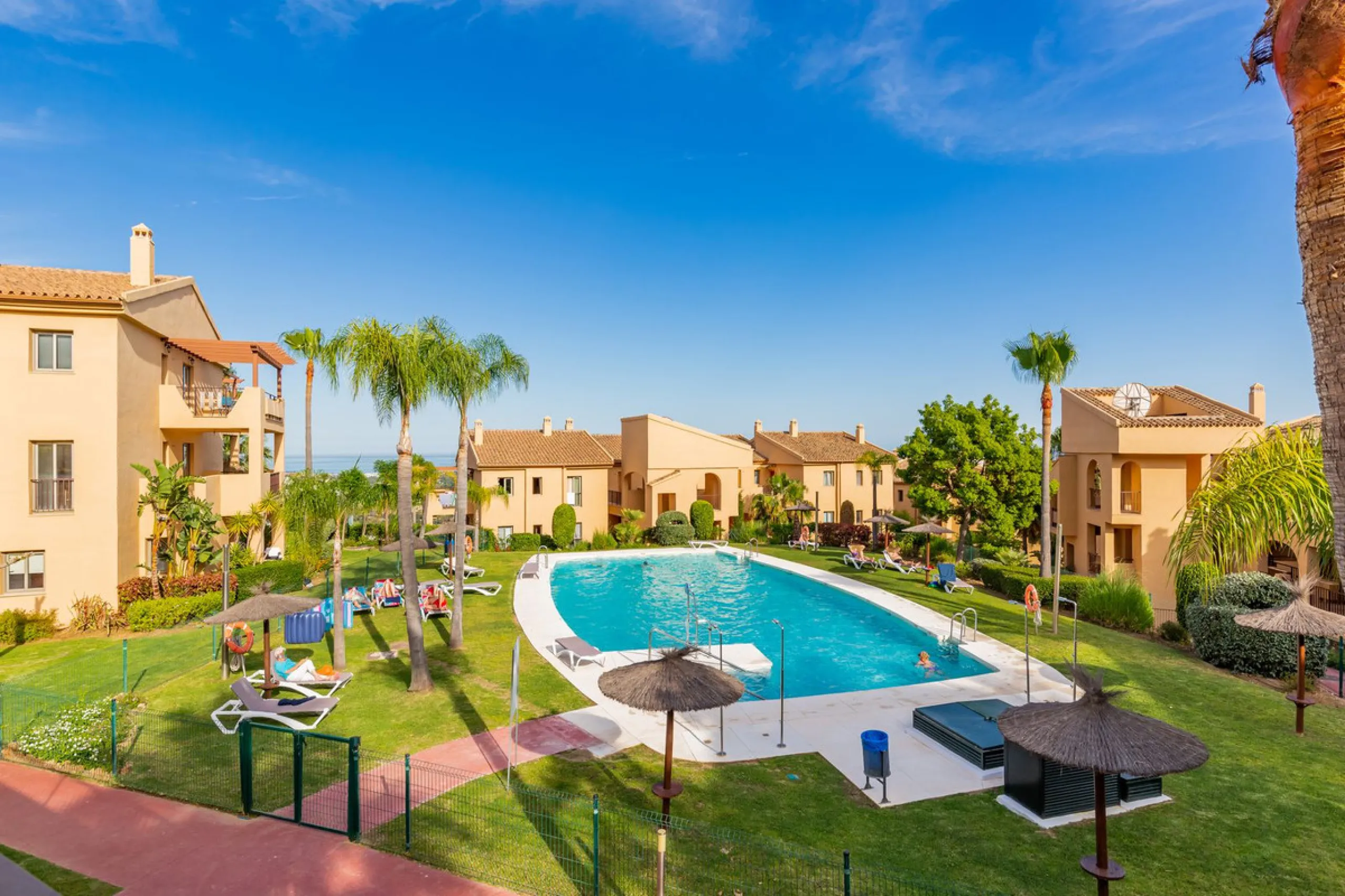 Set within one of the two newest blocks in La Hacienda del Señorío de Cifuentes, this middle-floor, corner apartment offers an exceptional combination of privacy, light, and truly outstanding views.