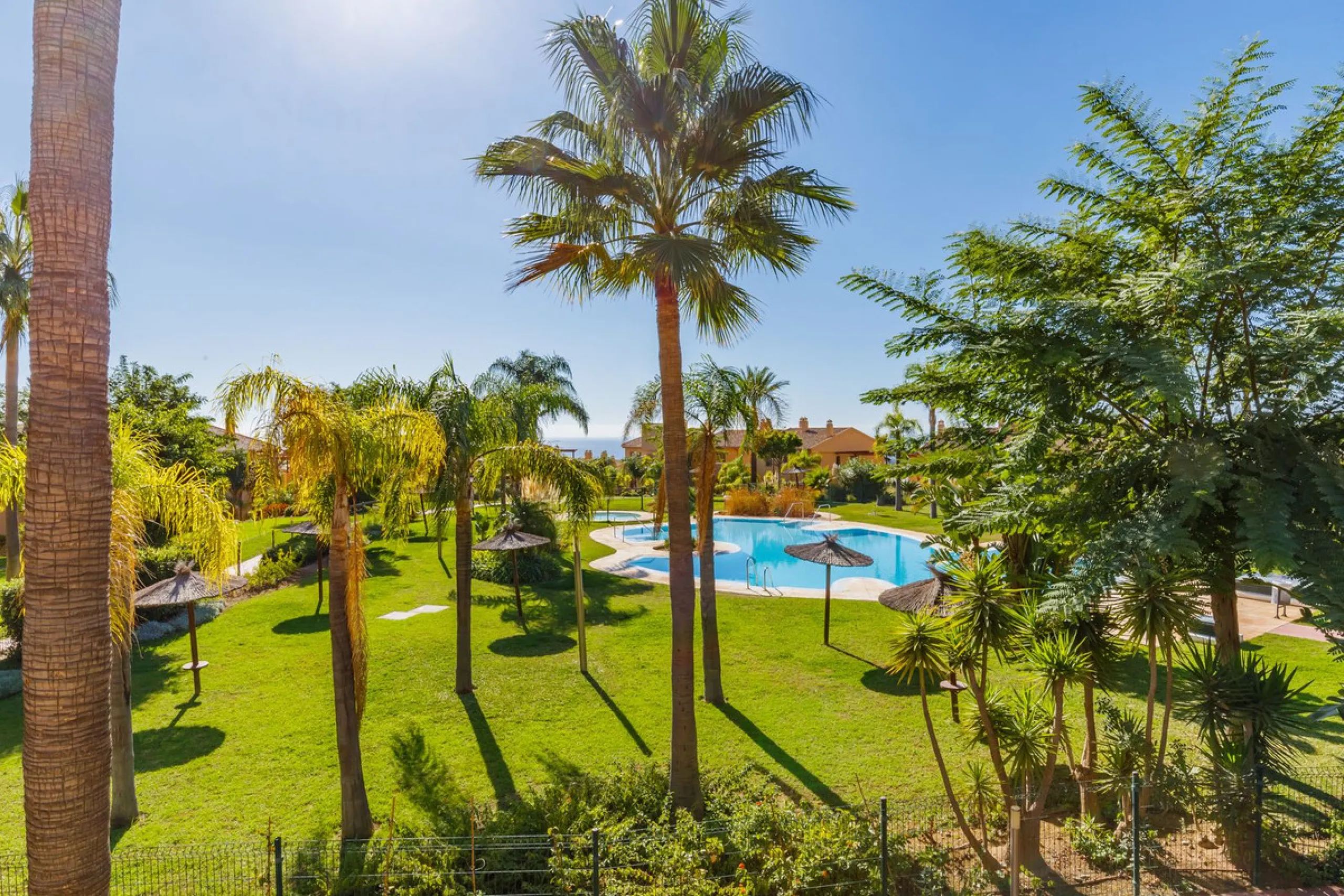 Set within one of the two newest blocks in La Hacienda del Señorío de Cifuentes, this middle-floor, corner apartment offers an exceptional combination of privacy, light, and truly outstanding views.
