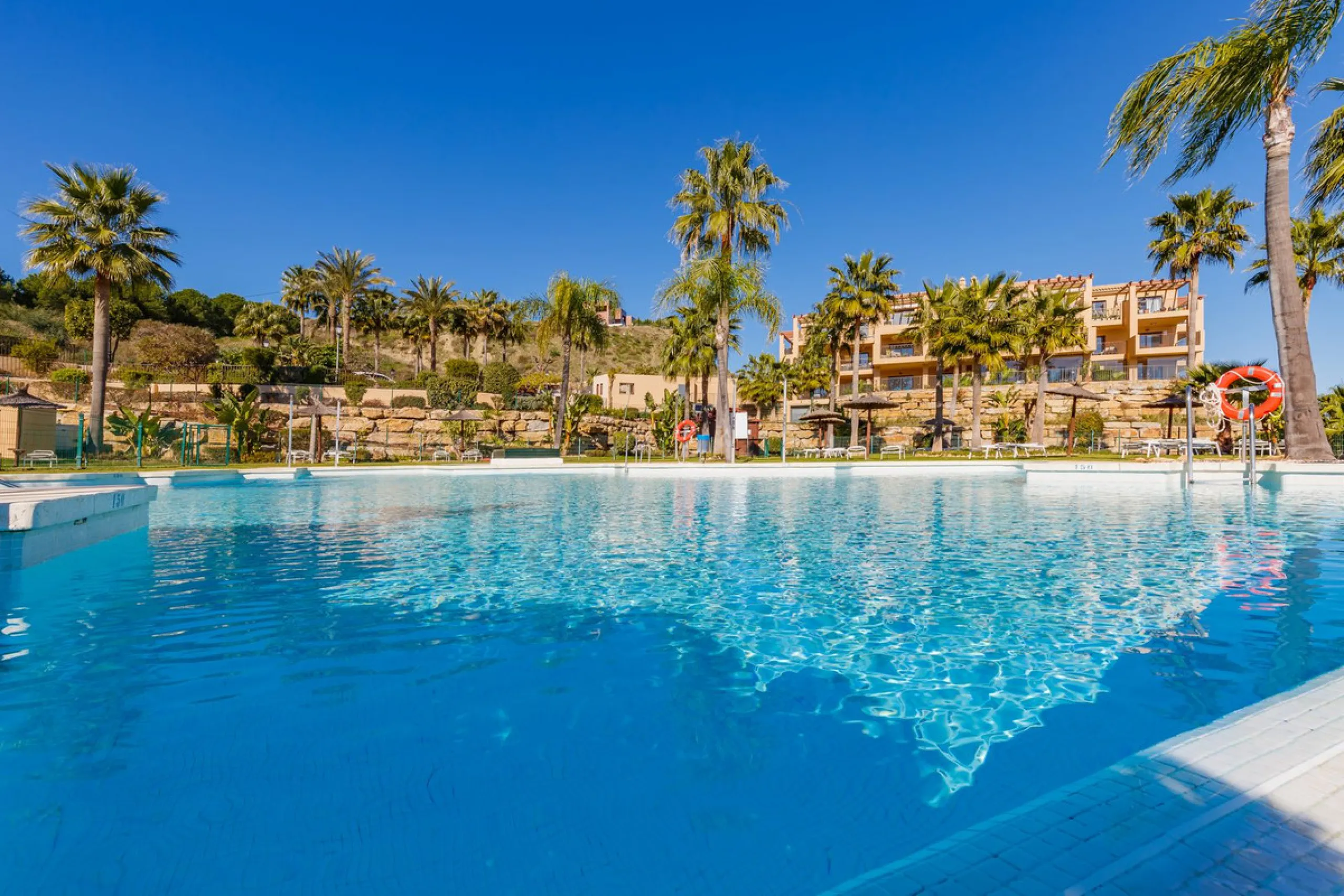 Set within one of the two newest blocks in La Hacienda del Señorío de Cifuentes, this middle-floor, corner apartment offers an exceptional combination of privacy, light, and truly outstanding views.