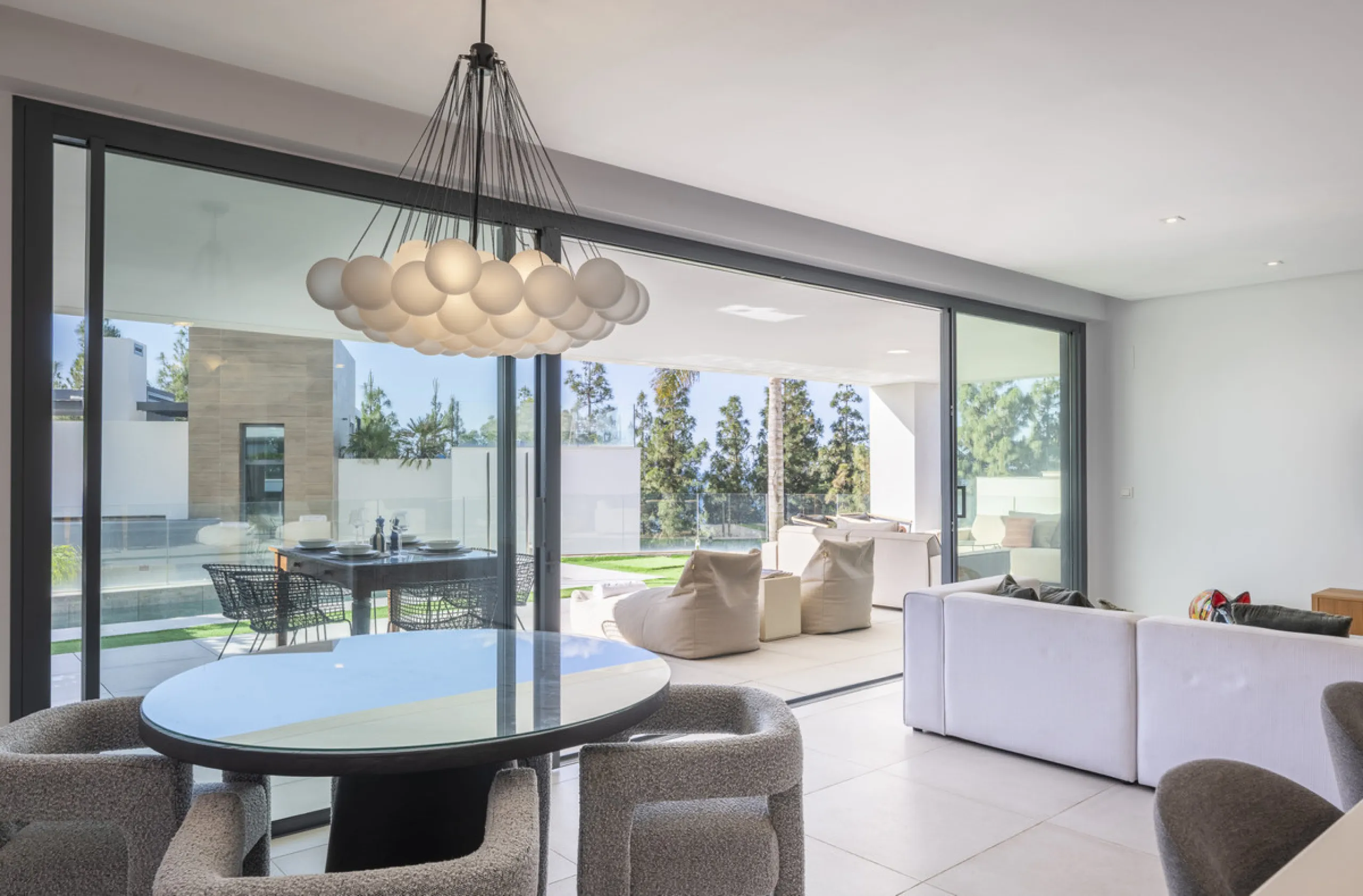 Apartment - Duplex в продаже в Marbella, Málaga. В доме 3 спален и 2 ванных комнат. Площадь дома 174 м²