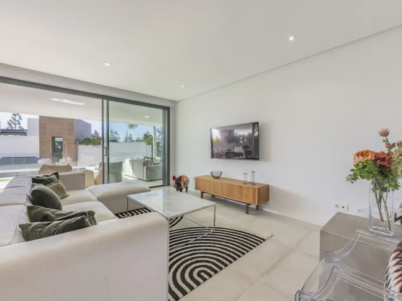 Apartment - Duplex в продаже в Marbella, Málaga. В доме 3 спален и 2 ванных комнат. Площадь дома 174 м²