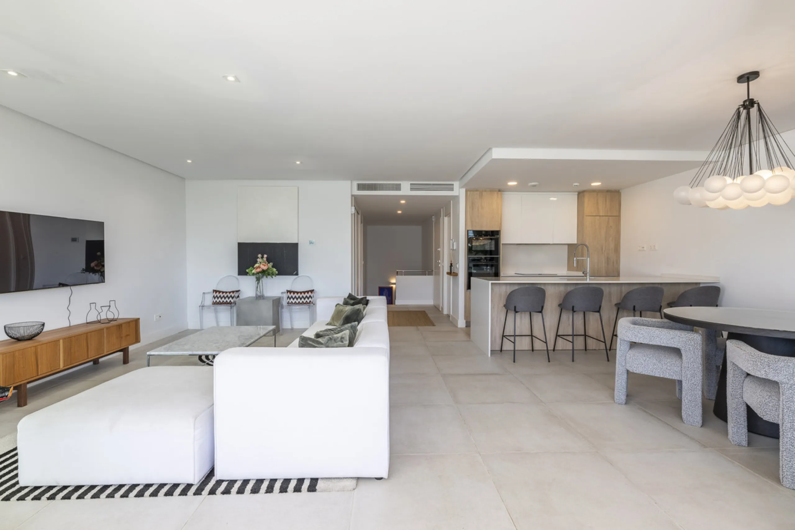 Apartment - Duplex в продаже в Marbella, Málaga. В доме 3 спален и 2 ванных комнат. Площадь дома 174 м²
