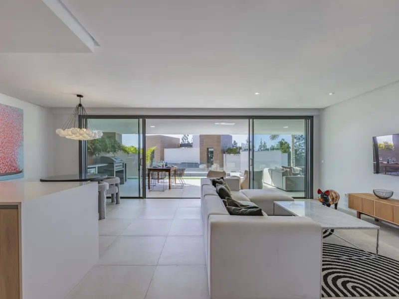 Apartment - Duplex в продаже в Marbella, Málaga. В доме 3 спален и 2 ванных комнат. Площадь дома 174 м²
