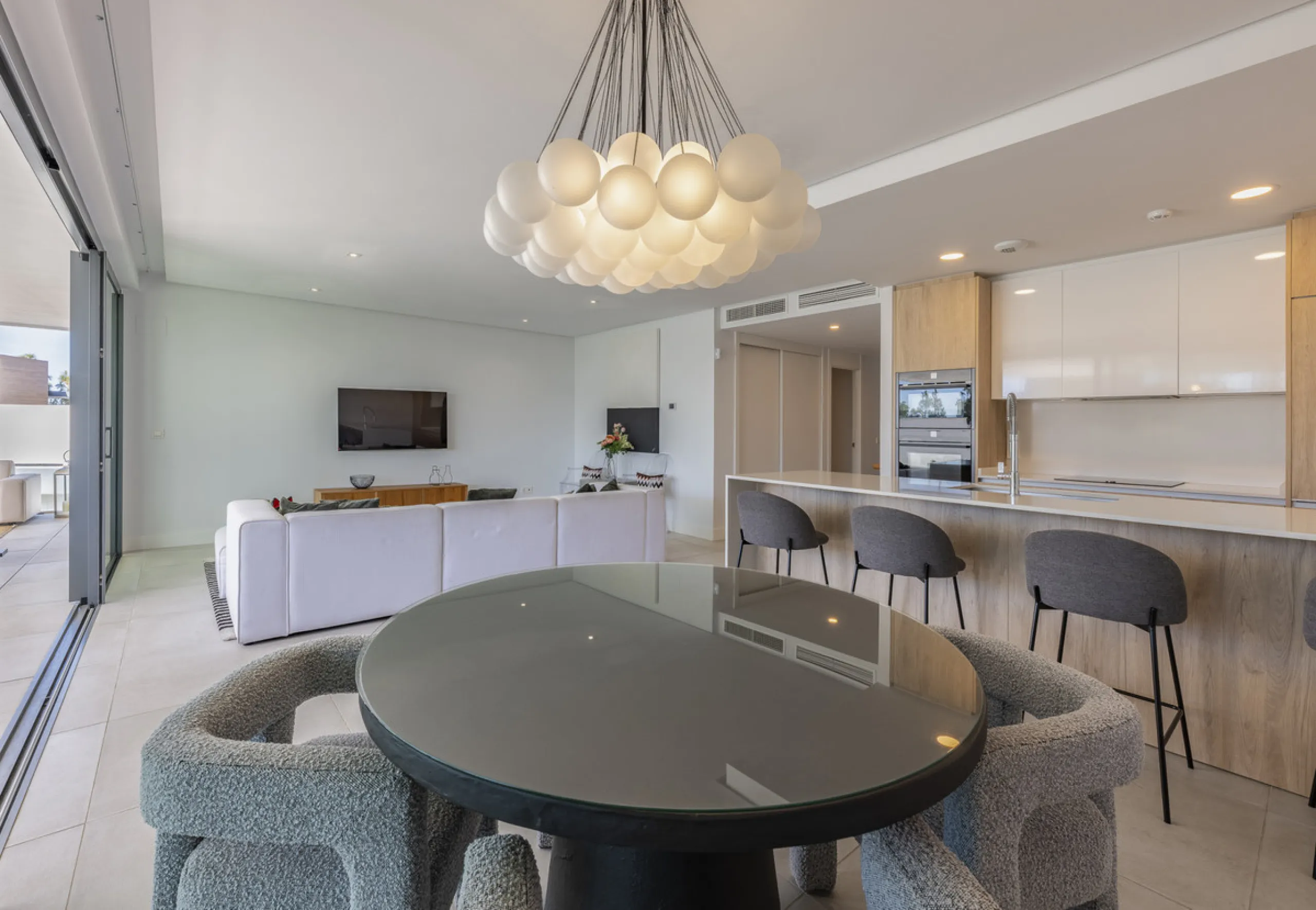 Apartment - Duplex в продаже в Marbella, Málaga. В доме 3 спален и 2 ванных комнат. Площадь дома 174 м²