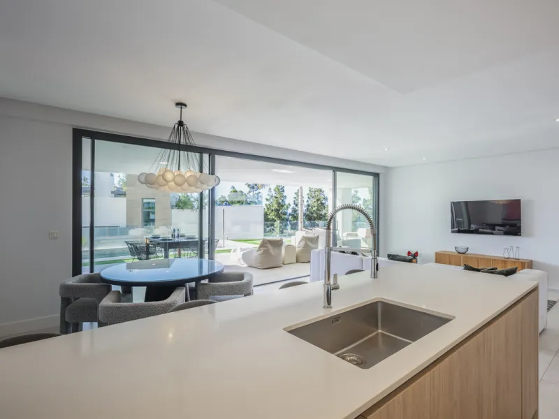 Apartment - Duplex в продаже в Marbella, Málaga. В доме 3 спален и 2 ванных комнат. Площадь дома 174 м²