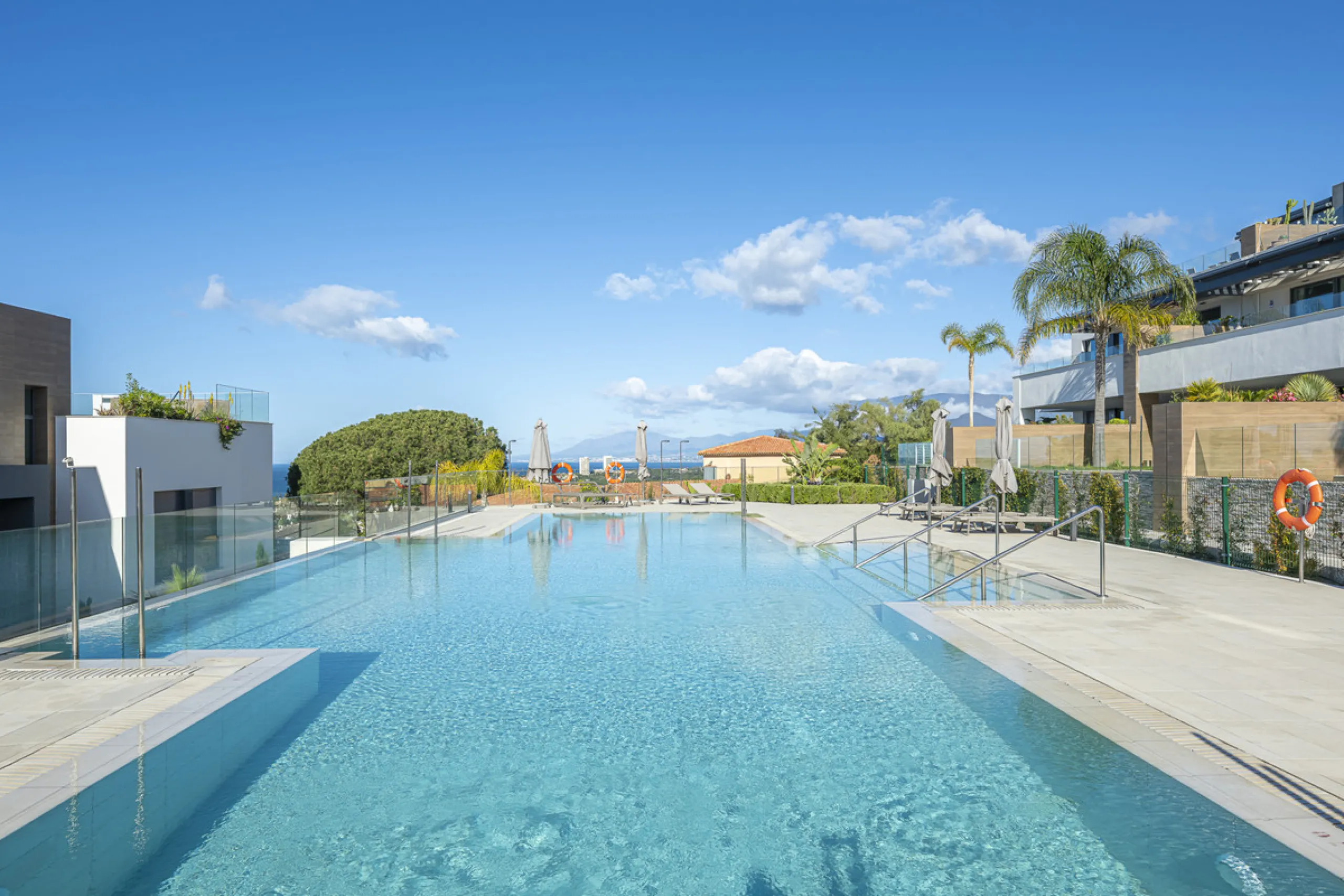 Apartment - Duplex в продаже в Marbella, Málaga. В доме 3 спален и 2 ванных комнат. Площадь дома 174 м²