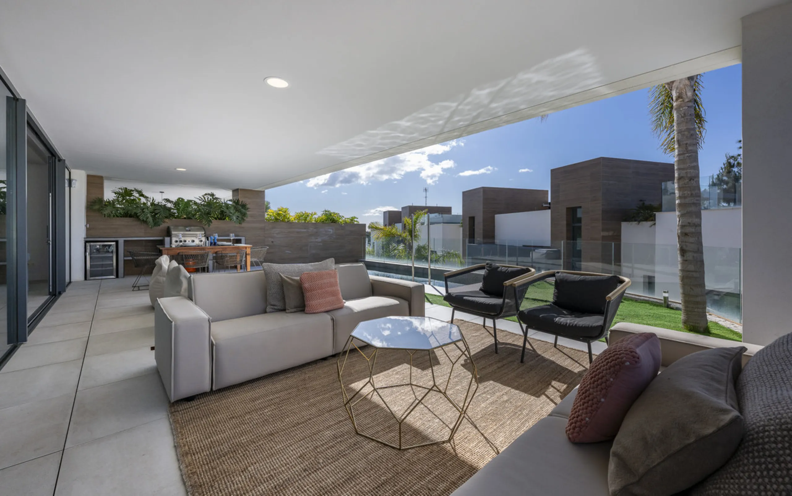 Apartment - Duplex в продаже в Marbella, Málaga. В доме 3 спален и 2 ванных комнат. Площадь дома 174 м²