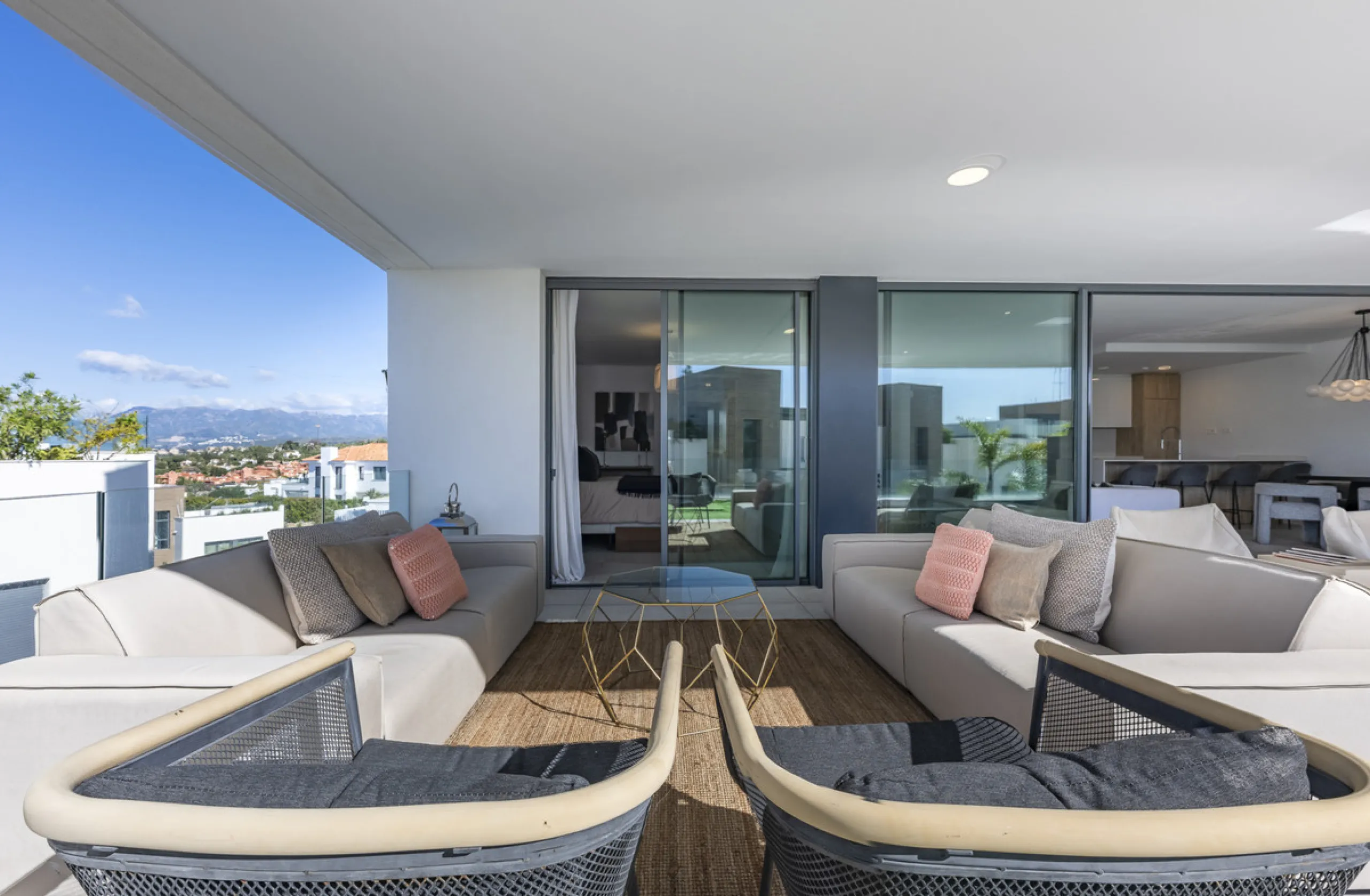 Apartment - Duplex в продаже в Marbella, Málaga. В доме 3 спален и 2 ванных комнат. Площадь дома 174 м²